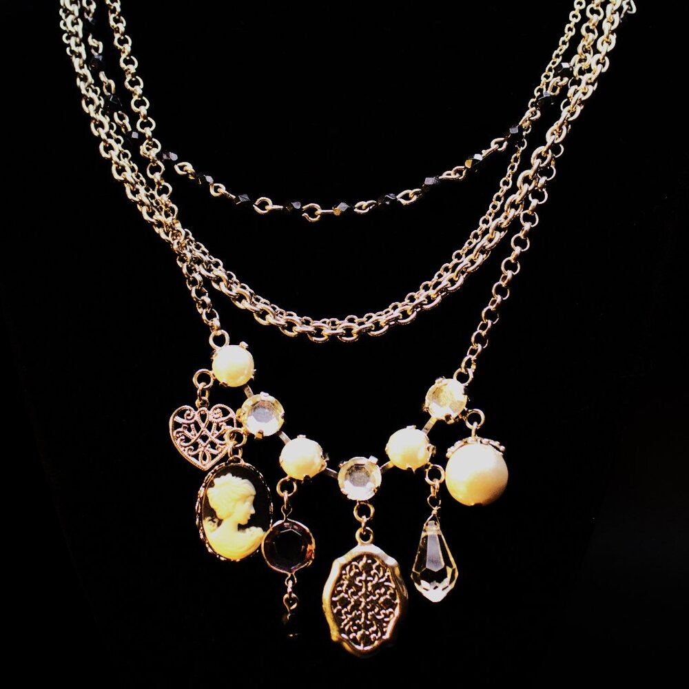 Beautiful Vintage Multi-Chain Necklace with Cameo